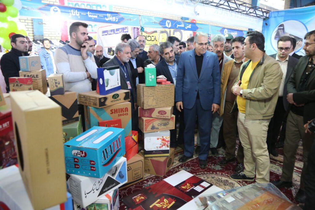 اولین نمایشگاه صنعت کفش در هیدج- بازدید استاندار زنجان