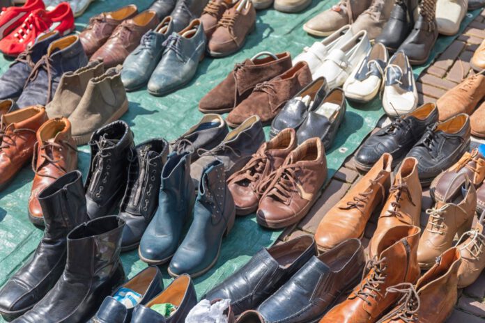 بازار جهانی کفش‌های دست دوم در حال افزایش است