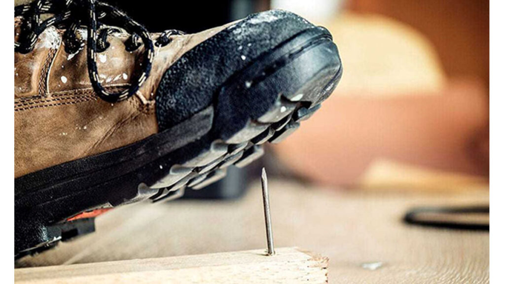 چگونه از کفش و چکمه ایمنی مراقبت کنیم؟