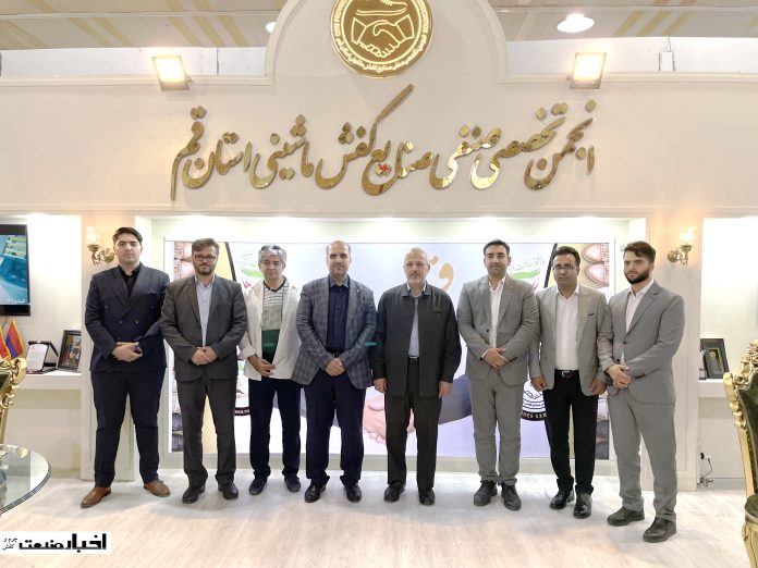 حضور استاندار قم در غرفه انجمن کفش ماشینی در نمایشگاه تبریز